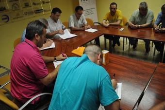  Aprecu firma un preacuerdo para el convenio colectivo de Cuchillería de Albacete 2014/2015