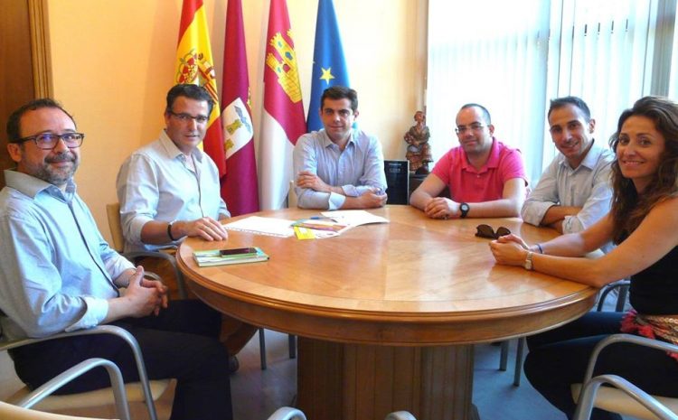  Aprecu se reúne con el Alcalde de Albacete, Fco. Javier Cuenca.