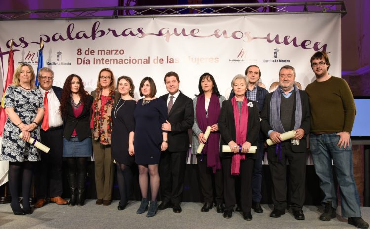  Elvira Rodenas, secretaria de APRECU durante más de 20 años, homenajeada con motivo del Día Internacional de la Mujer