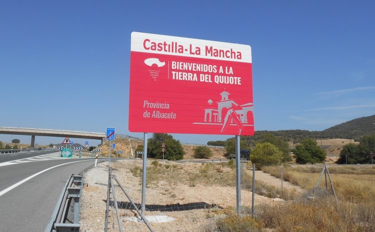  La imagen de la navaja da la bienvenida a los visitantes con nuevas señales en las principales vías de acceso a Castilla-La Mancha
