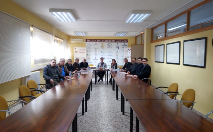 Representantes de instituciones cuchilleras de Bursa( Turquia) visitan APRECU