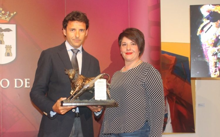  APRECU reconoció  la “Mejor Estocada” al diestro Sebastian Castella ayer en la Gala de entrega de Trofeos Taurinos de la Feria de Albacete