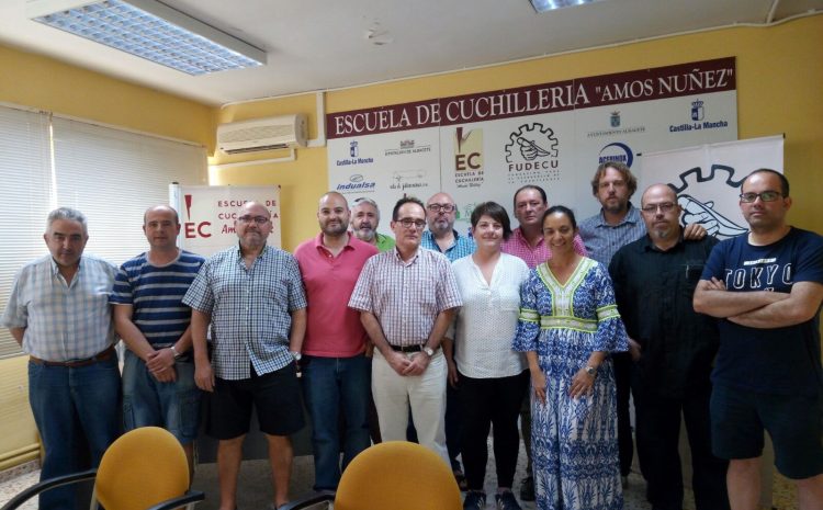  La patronal APRECU y los sindicatos CCOO-Industria y FICA-UGT firman el convenio colectivo de Cuchillería de Albacete para 2017 y 2018