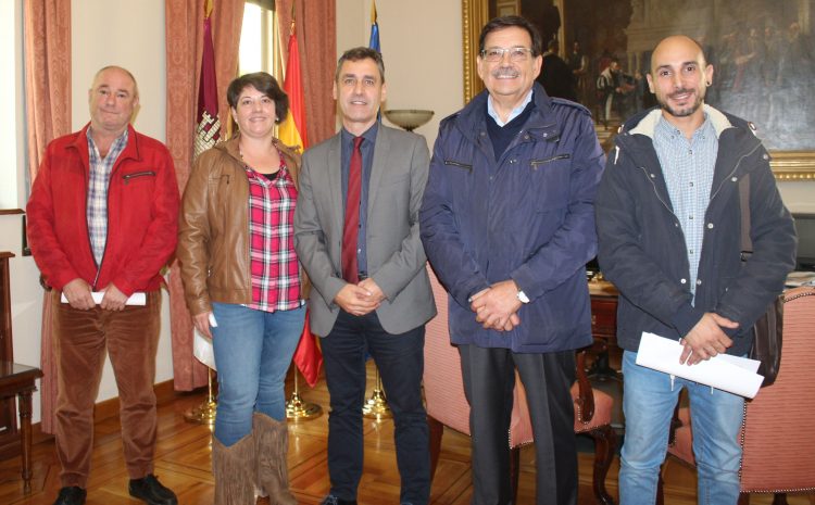  La directiva de APRECU se reúne con el Subdelegado de Gobierno en Albacete para trasmitir la preocupación del sector por las restricciones e interpretaciones que se realizan del actual Reglamento de Armas.