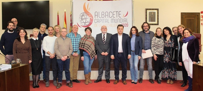  APRECU trabajará, en colaboración con las administraciones públicas en la organización del III Encuentro de Capitales Mundiales de la Cuchillería a celebrar en Albacete el próximo año 2020.